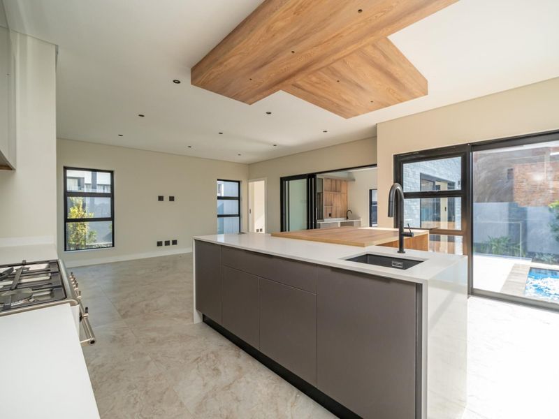 4 Bedroom Family Home in Fountainbrooks Estate - Photo 8