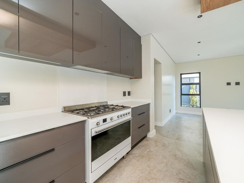 4 Bedroom Family Home in Fountainbrooks Estate - Photo 7