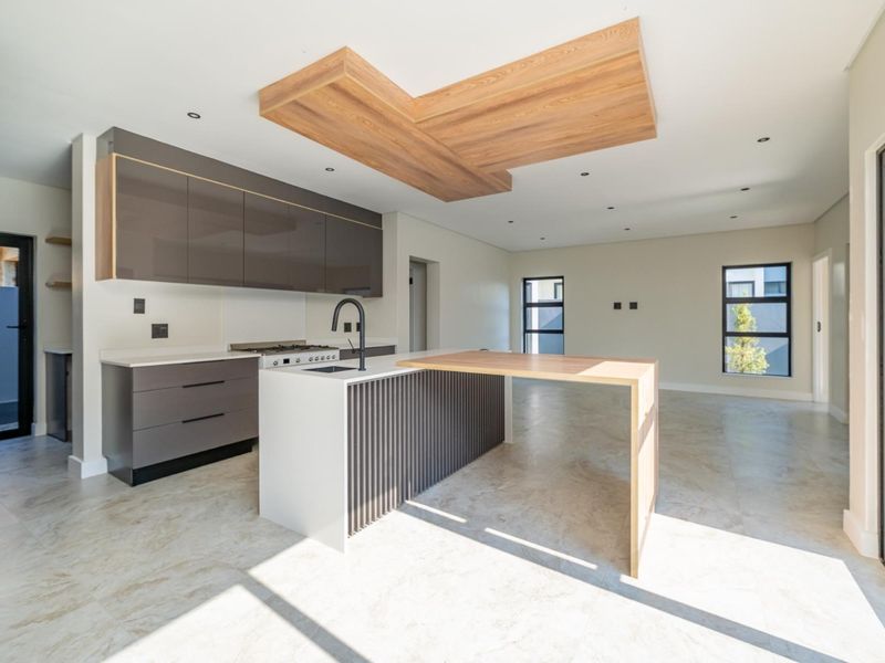 4 Bedroom Family Home in Fountainbrooks Estate - Photo 6