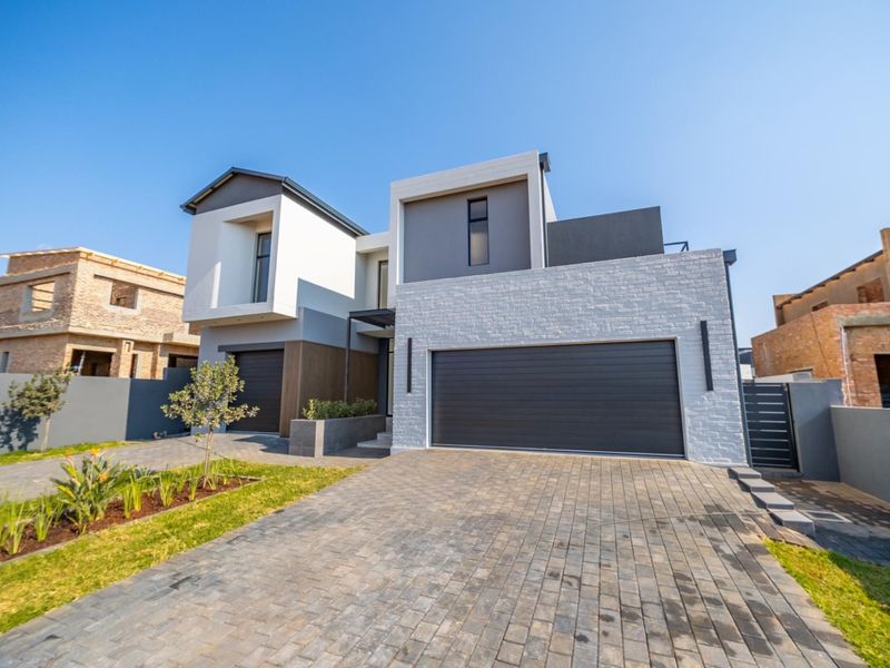 4 Bedroom Family Home in Fountainbrooks Estate - Photo 1