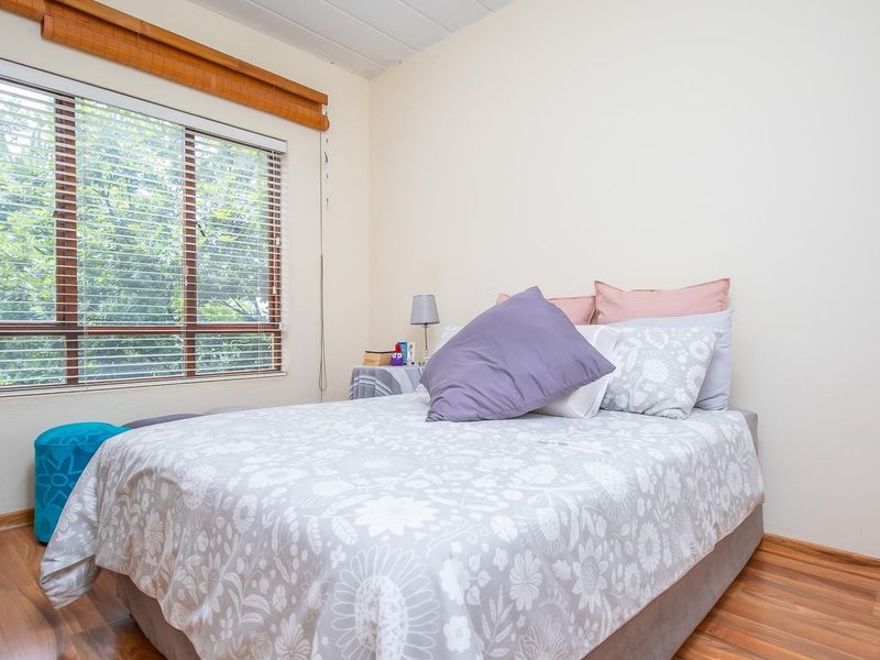 Top-Floor Luxury with Views: 1 Bed and Loft in Prime Fourways! - Photo 10