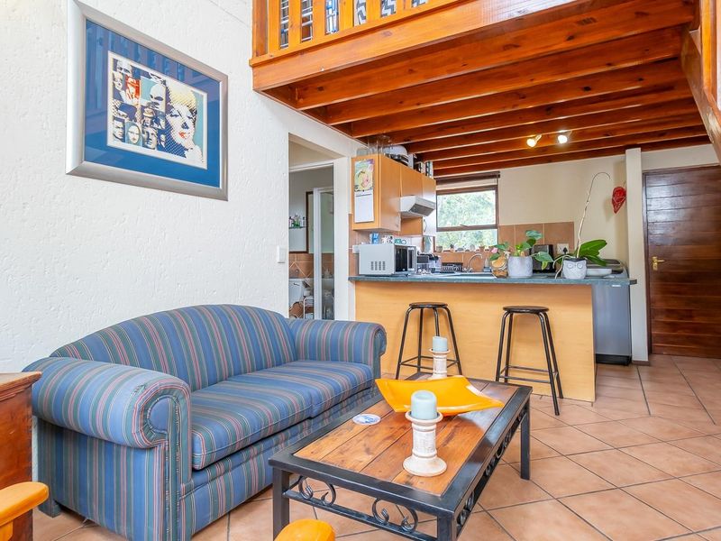 Top-Floor Luxury with Views: 1 Bed and Loft in Prime Fourways! - Photo 7