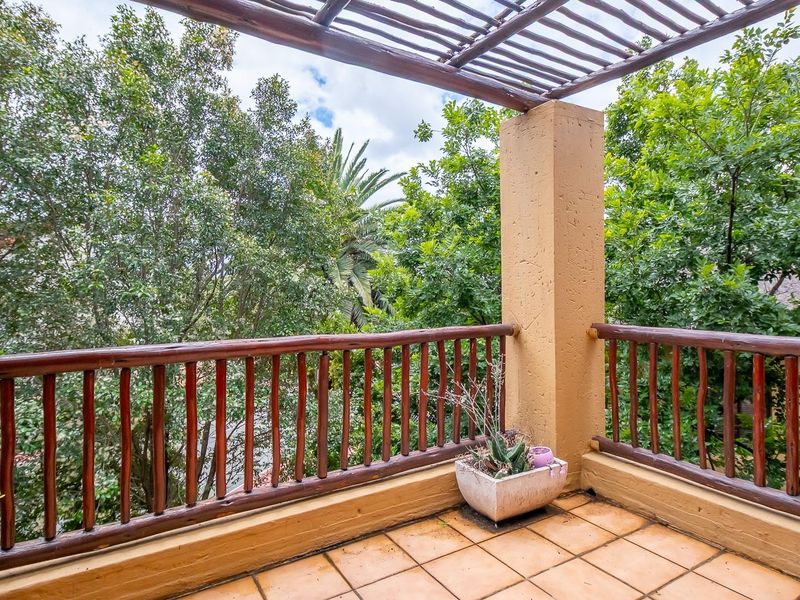 Top-Floor Luxury with Views: 1 Bed and Loft in Prime Fourways! - Photo 8