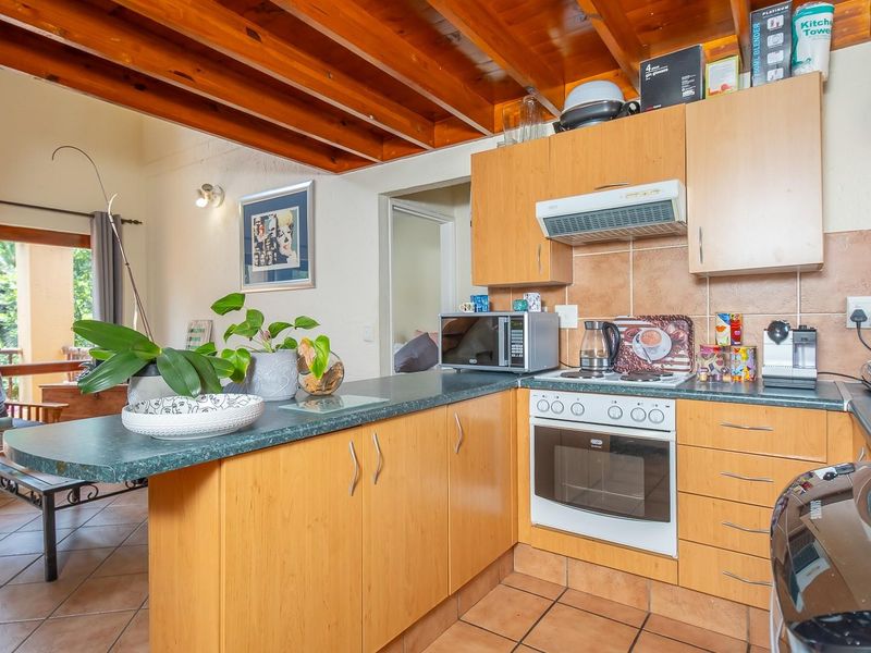 Top-Floor Luxury with Views: 1 Bed and Loft in Prime Fourways! - Photo 2