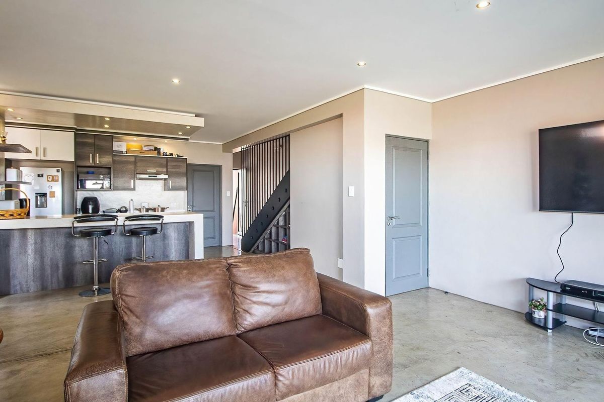 Modern Double Storey Townhouse in Bendor. - Photo 5