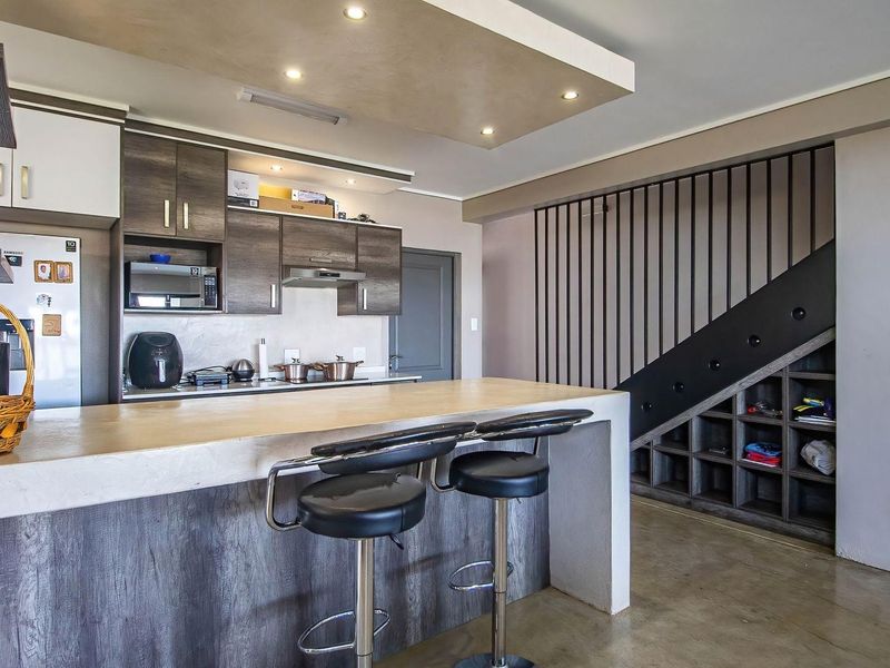 Modern Double Storey Townhouse in Bendor. - Photo 10