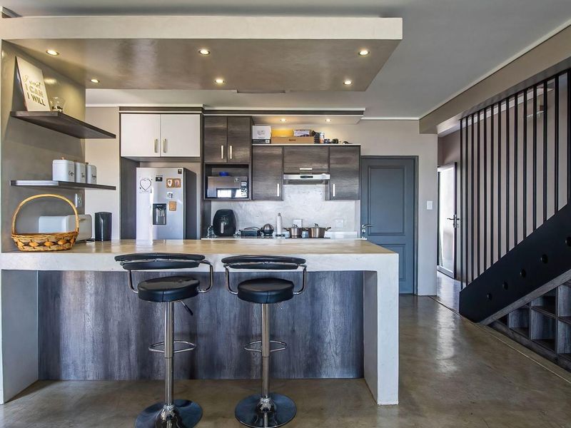 Modern Double Storey Townhouse in Bendor. - Photo 9