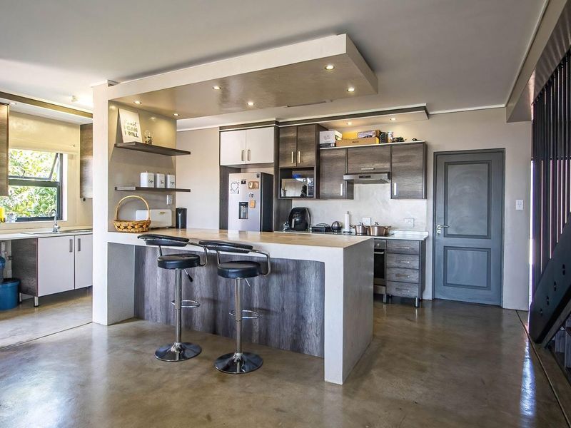 Modern Double Storey Townhouse in Bendor. - Photo 8