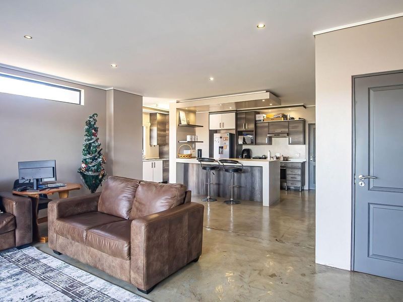 Modern Double Storey Townhouse in Bendor. - Photo 4