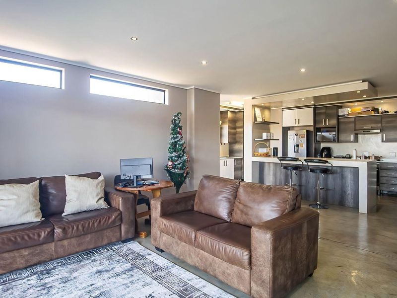 Modern Double Storey Townhouse in Bendor. - Photo 1
