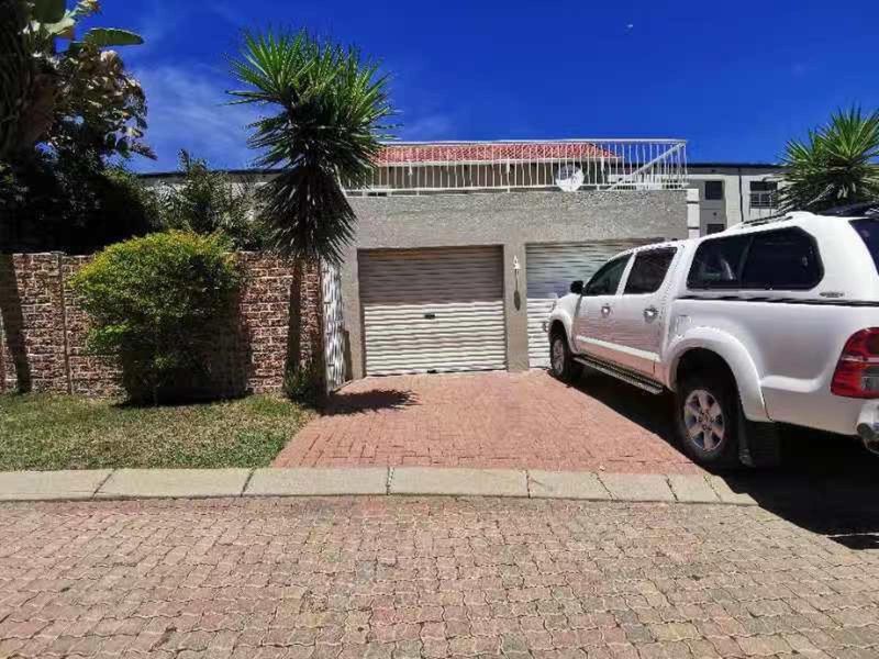 Modern Double-Storey Home in the Exclusive Broadacres Estate - Photo 5