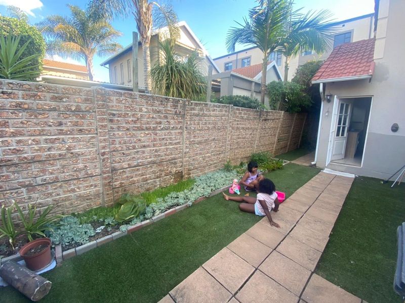 Modern Double-Storey Home in the Exclusive Broadacres Estate - Photo 6