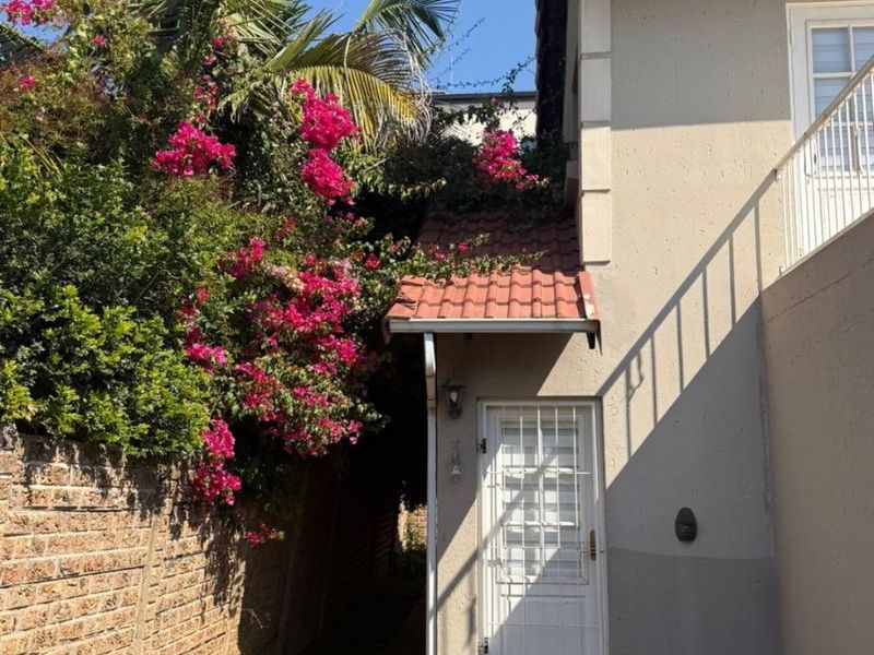 Modern Double-Storey Home in the Exclusive Broadacres Estate - Photo 2