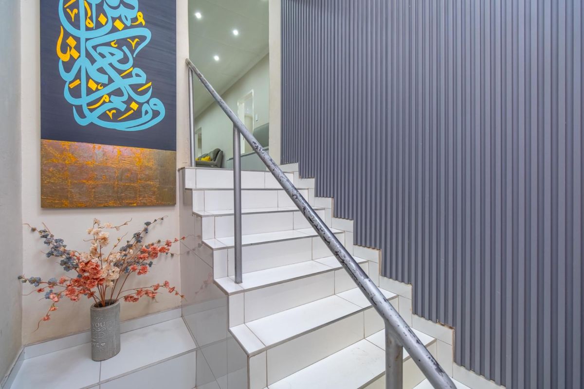 Newly Refurbished Family Home with Modern Finishes - Move-In Ready Luxury - Photo 5