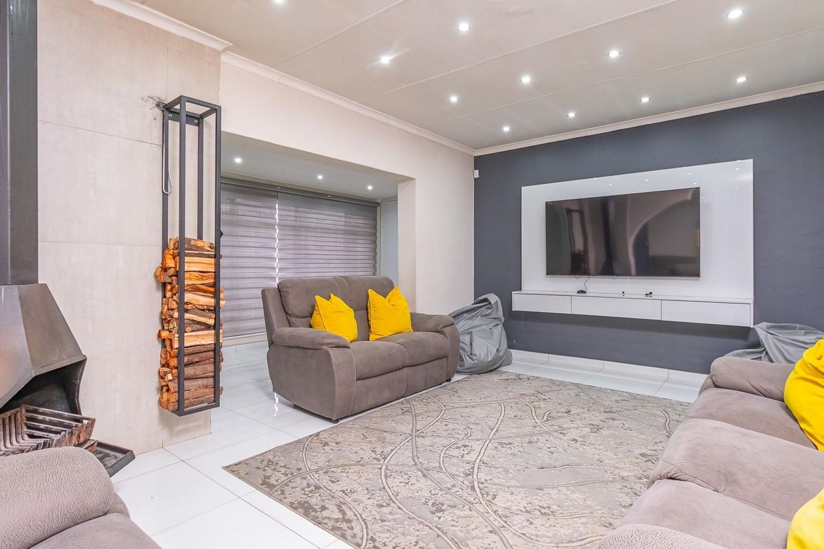 Newly Refurbished Family Home with Modern Finishes - Move-In Ready Luxury - Photo 4