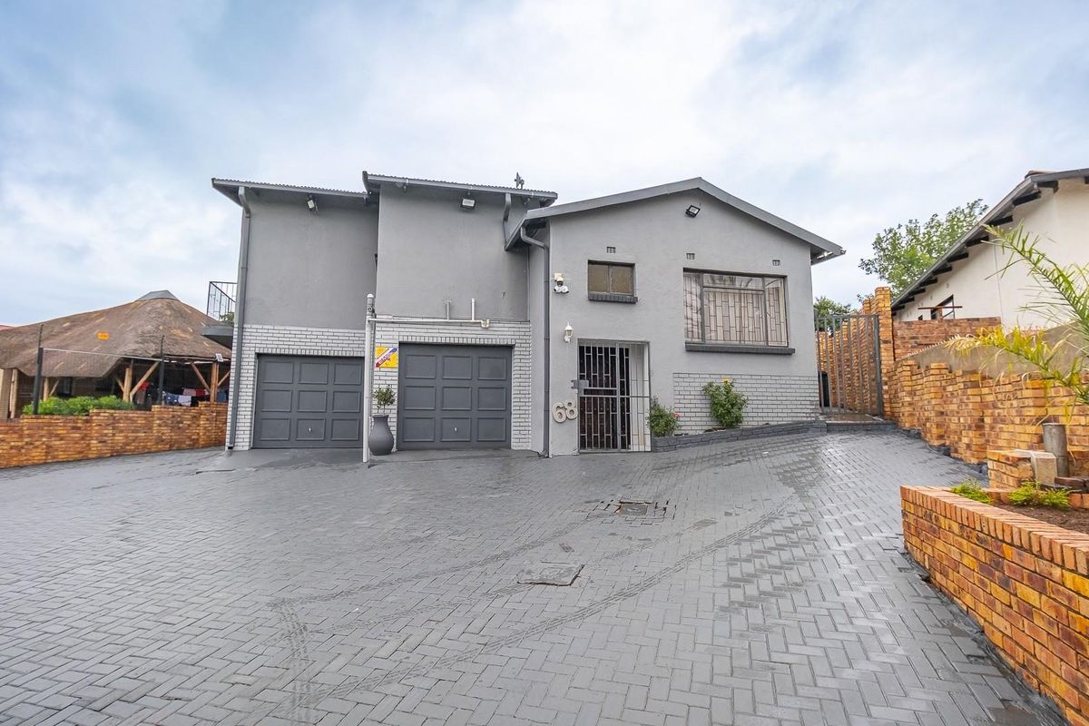 Newly Refurbished Family Home with Modern Finishes - Move-In Ready Luxury - Photo 2