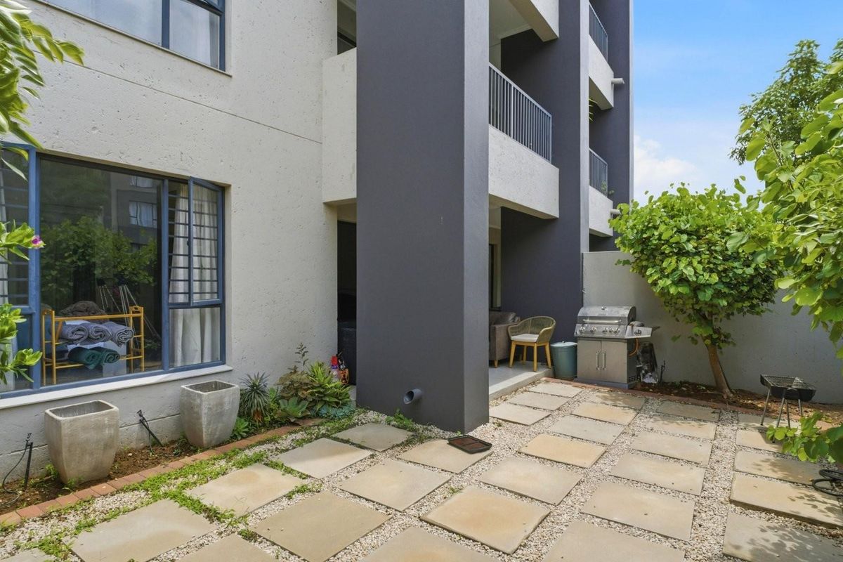 Lonehill Lifestyle: Secure, Smart Investment or Perfect Starter Home! - Photo 3