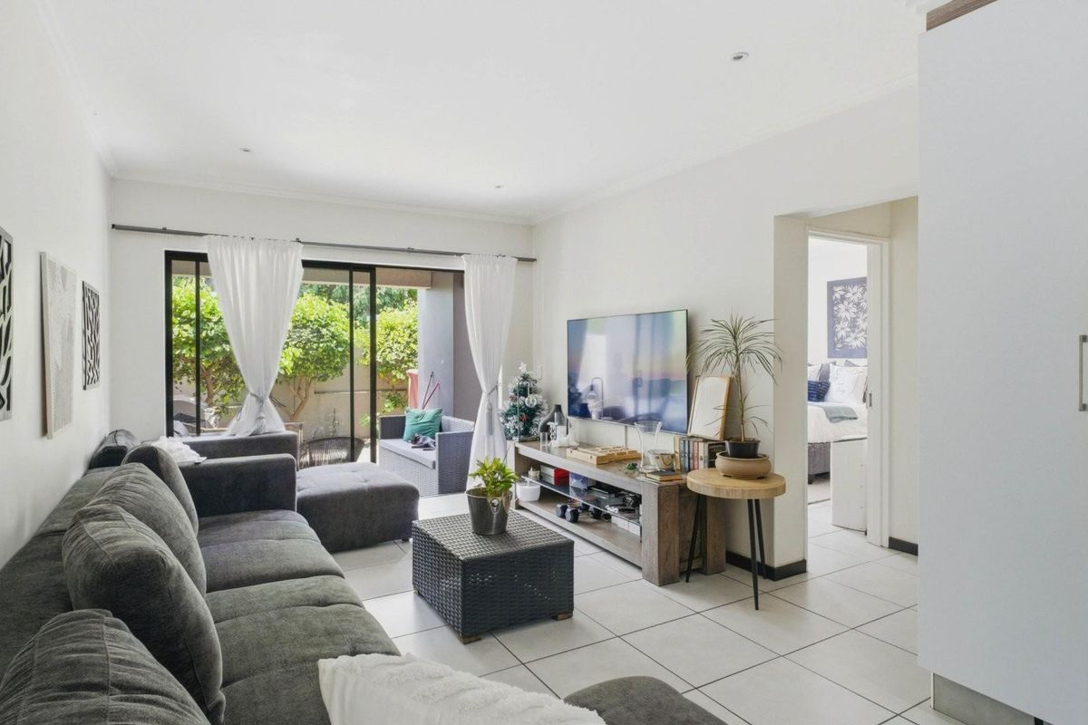 Lonehill Lifestyle: Secure, Smart Investment or Perfect Starter Home! - Photo 5