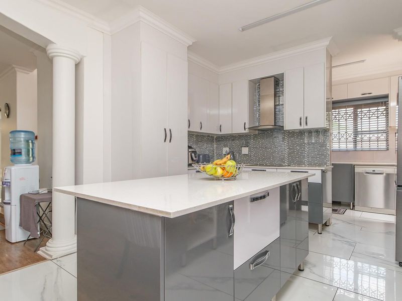 3-Bedroom Cluster in Sought-After Secure Estate - Photo 9