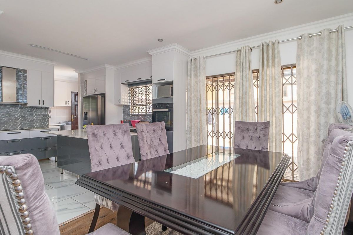 3-Bedroom Cluster in Sought-After Secure Estate - Photo 3