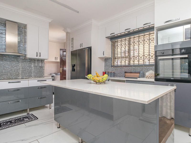 3-Bedroom Cluster in Sought-After Secure Estate - Photo 8