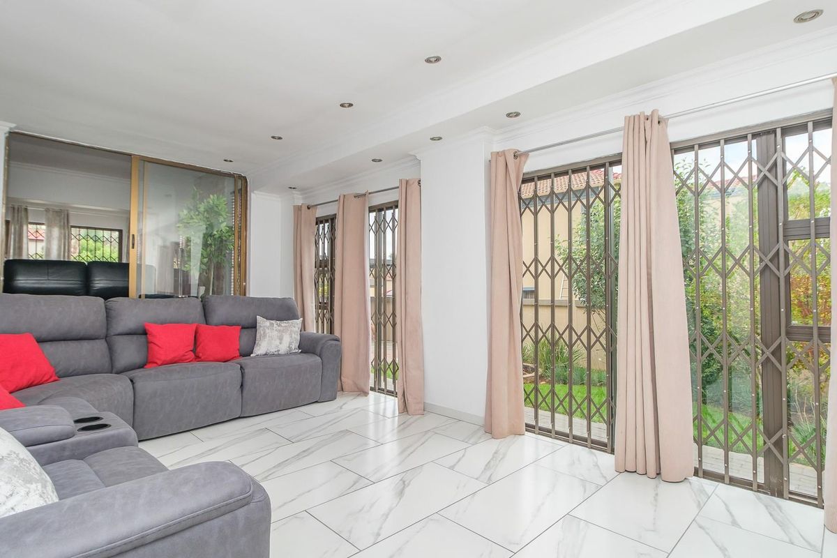 3-Bedroom Cluster in Sought-After Secure Estate - Photo 5