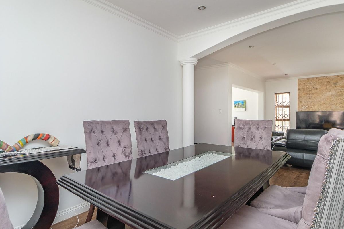 3-Bedroom Cluster in Sought-After Secure Estate - Photo 4