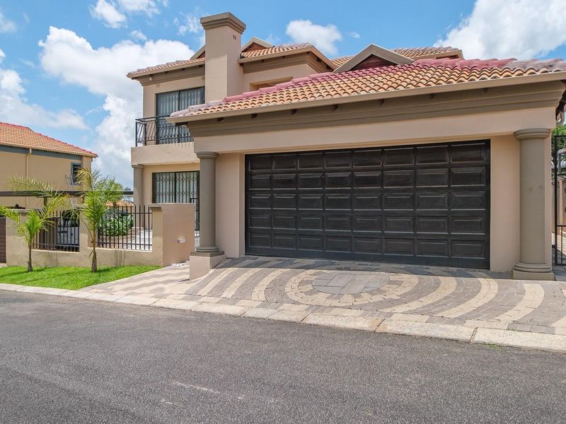 3-Bedroom Cluster in Sought-After Secure Estate - Photo 1