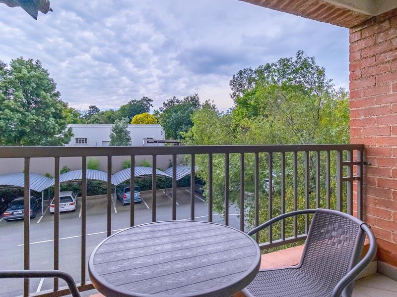 Plush Peaceful Bachelor-Pad - Photo 10