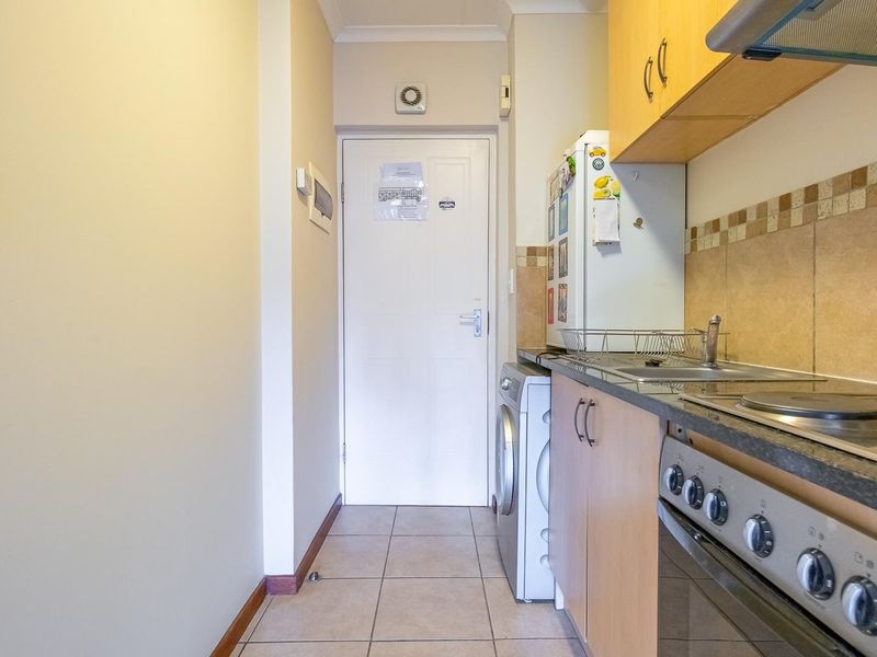 Plush Peaceful Bachelor-Pad - Photo 7