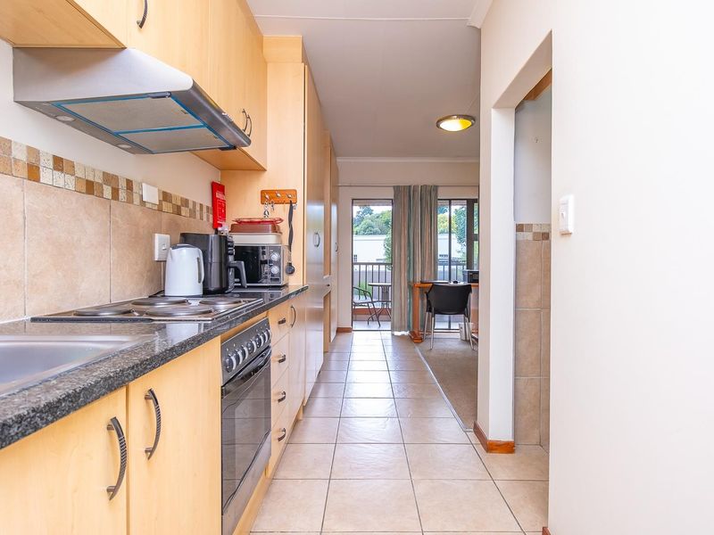 Plush Peaceful Bachelor-Pad - Photo 5