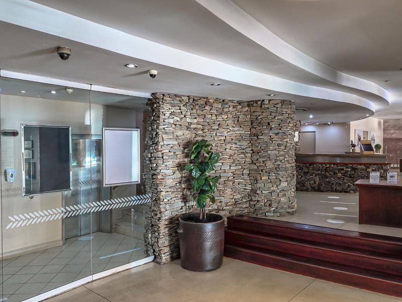 Stunning Apartment For Investors - Photo 2