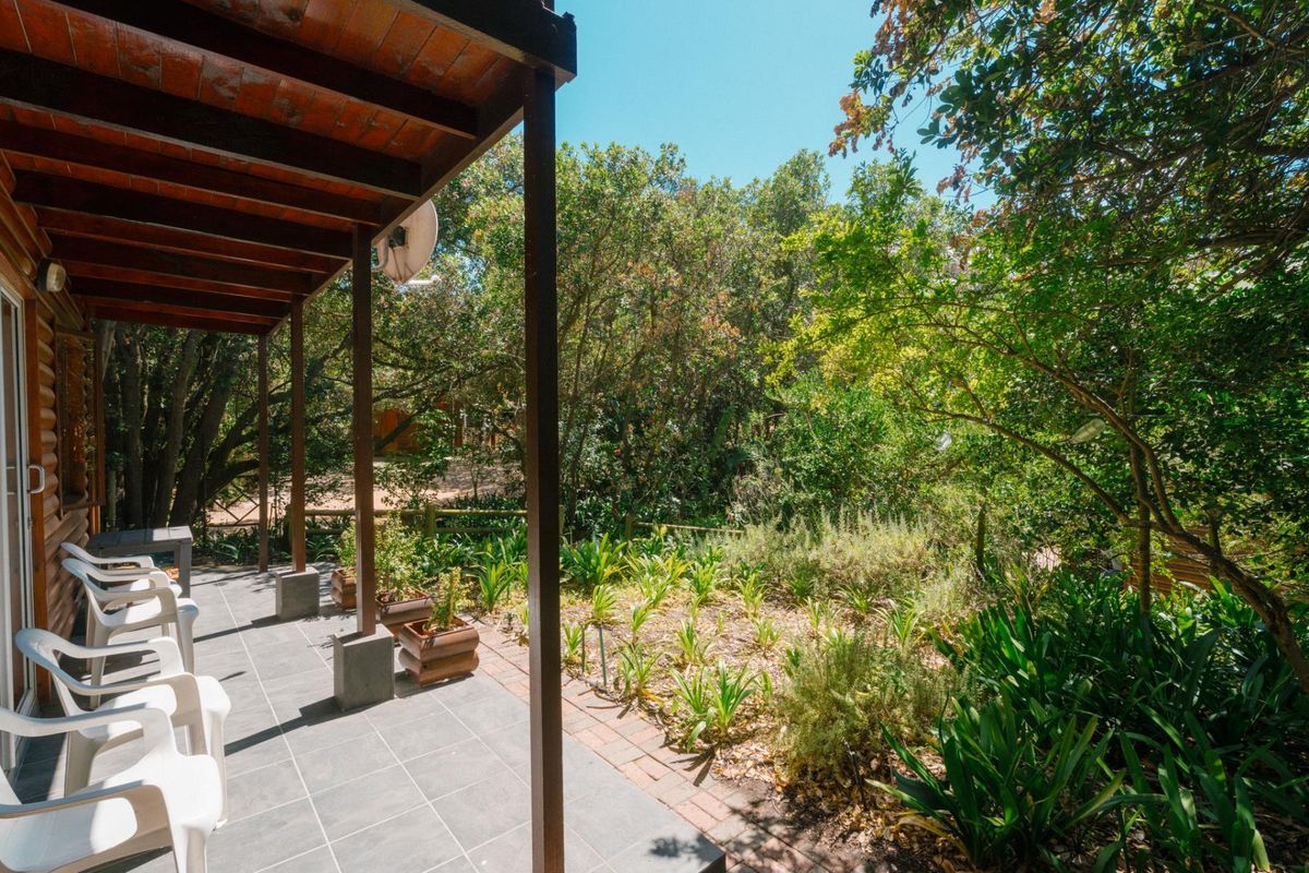 Brand new on the Market!  Wood Cabin Retreat in Nature Reserve • Lagoon, Beach Lifestyle, Hermanus - Photo 2