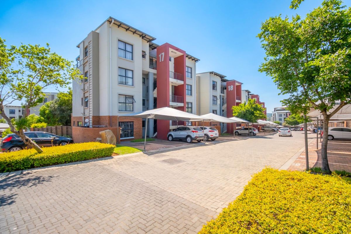 Stunning Two bed two bath apartment Priced to Sell - Photo 2