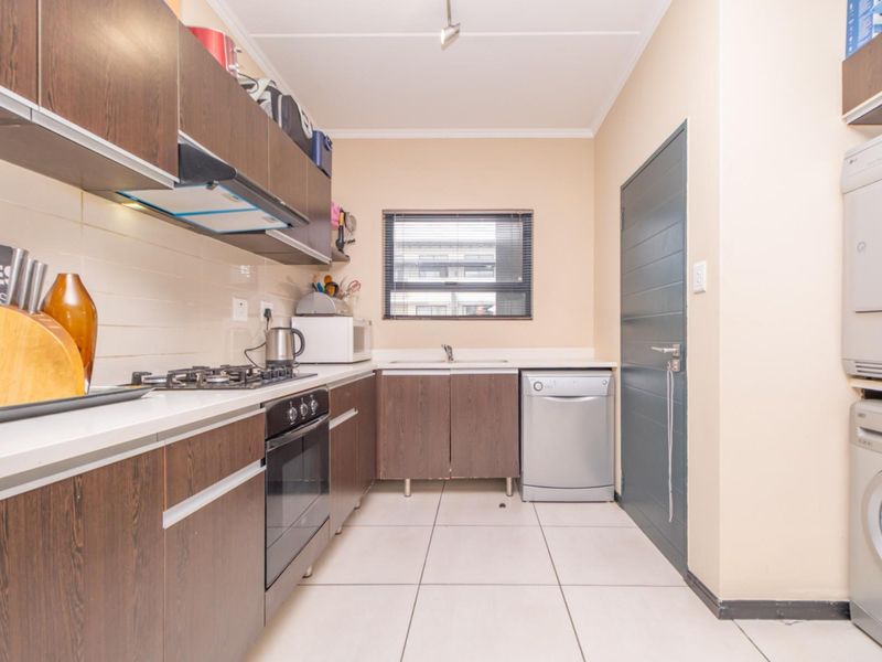 Stunning Two bed two bath apartment Priced to Sell - Photo 9