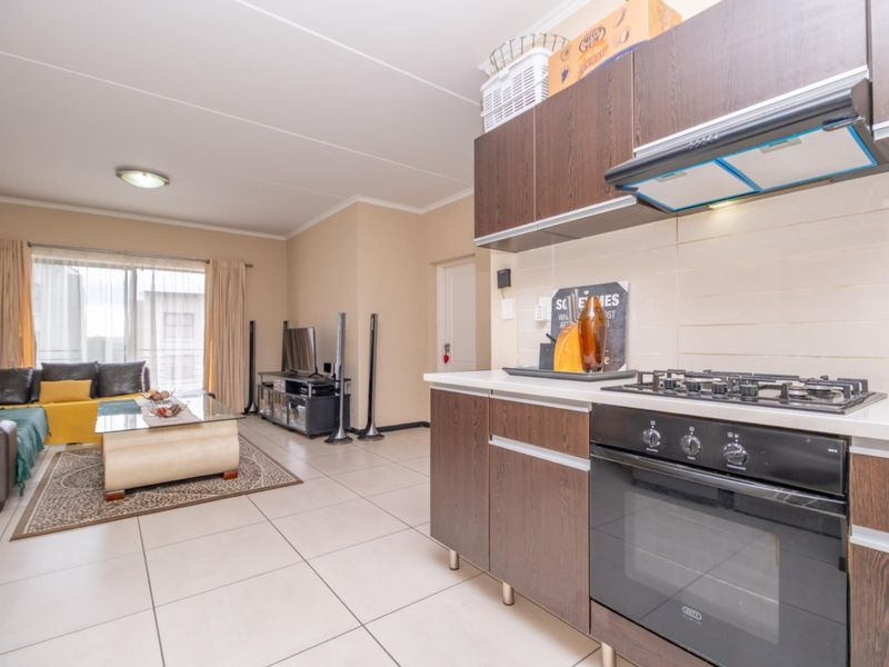 Stunning Two bed two bath apartment Priced to Sell - Photo 1