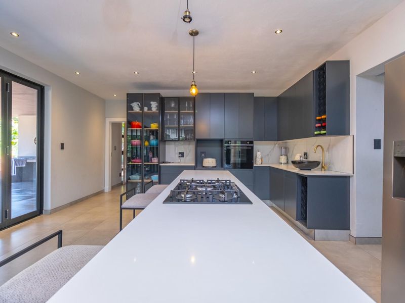 LUXURY OASIS- 5 BEDROOM ESTATE HAVEN - Photo 9