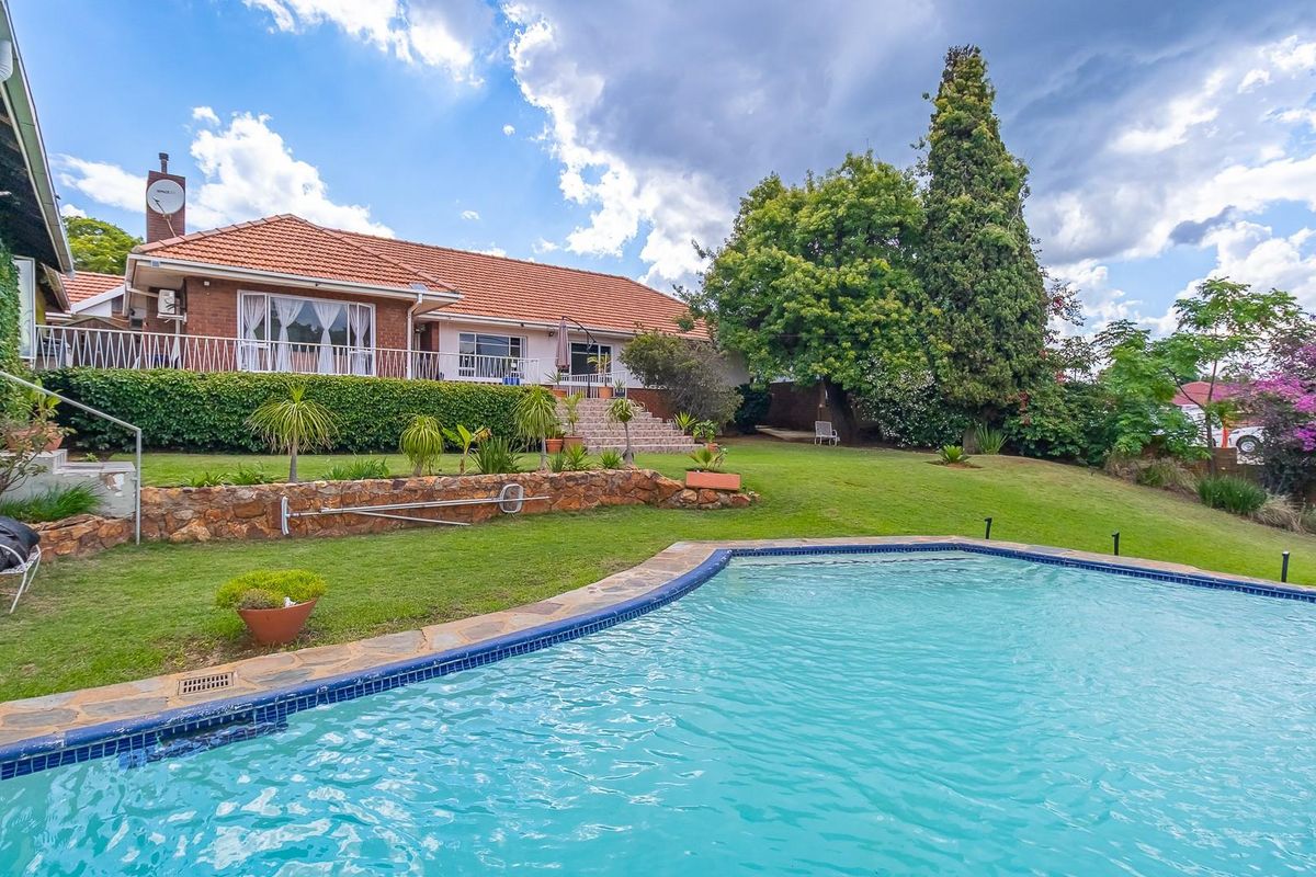 Family home with separate fully functional cottage - Photo 2