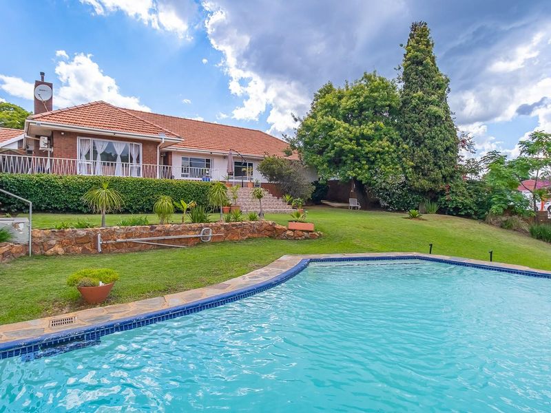 Family home with separate fully functional cottage - Photo 2