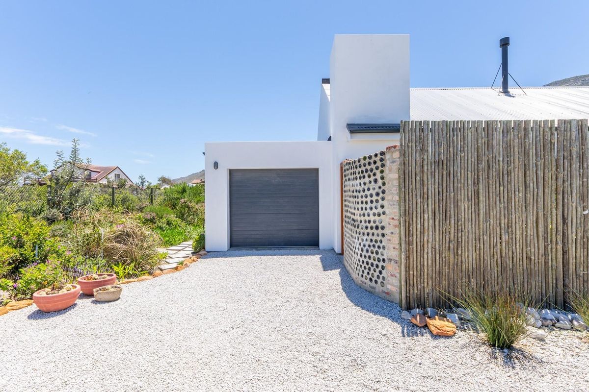 Also want to live in heaven?  Then buy property in beautiful Betty's Bay - Photo 3