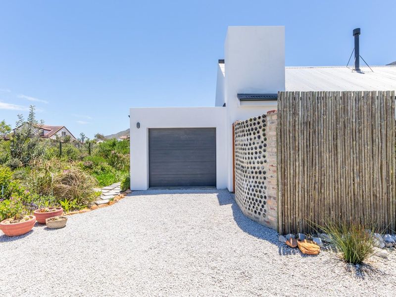 Also want to live in heaven?  Then buy property in beautiful Betty's Bay - Photo 3