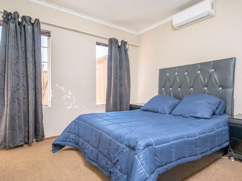 Neat First Floor Townhouse in Secure Complex Near Jordaan Park - Photo 9