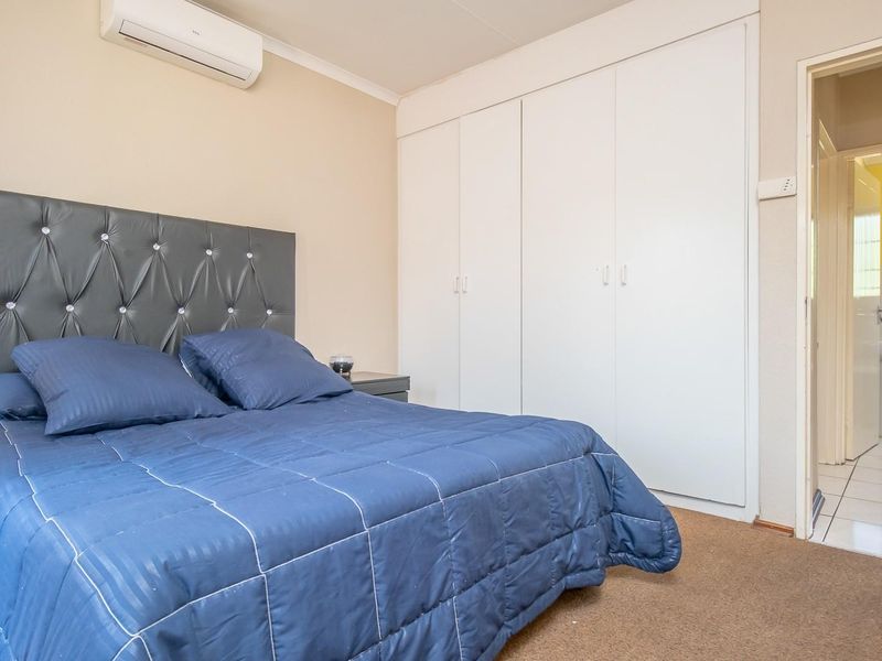 Neat First Floor Townhouse in Secure Complex Near Jordaan Park - Photo 10