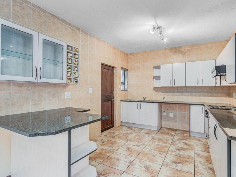 Income from Day One: Tenanted with Guaranteed returns - Photo 6