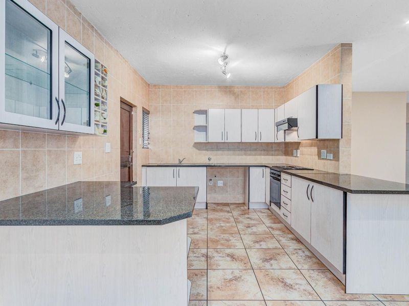 Income from Day One: Tenanted with Guaranteed returns - Photo 5