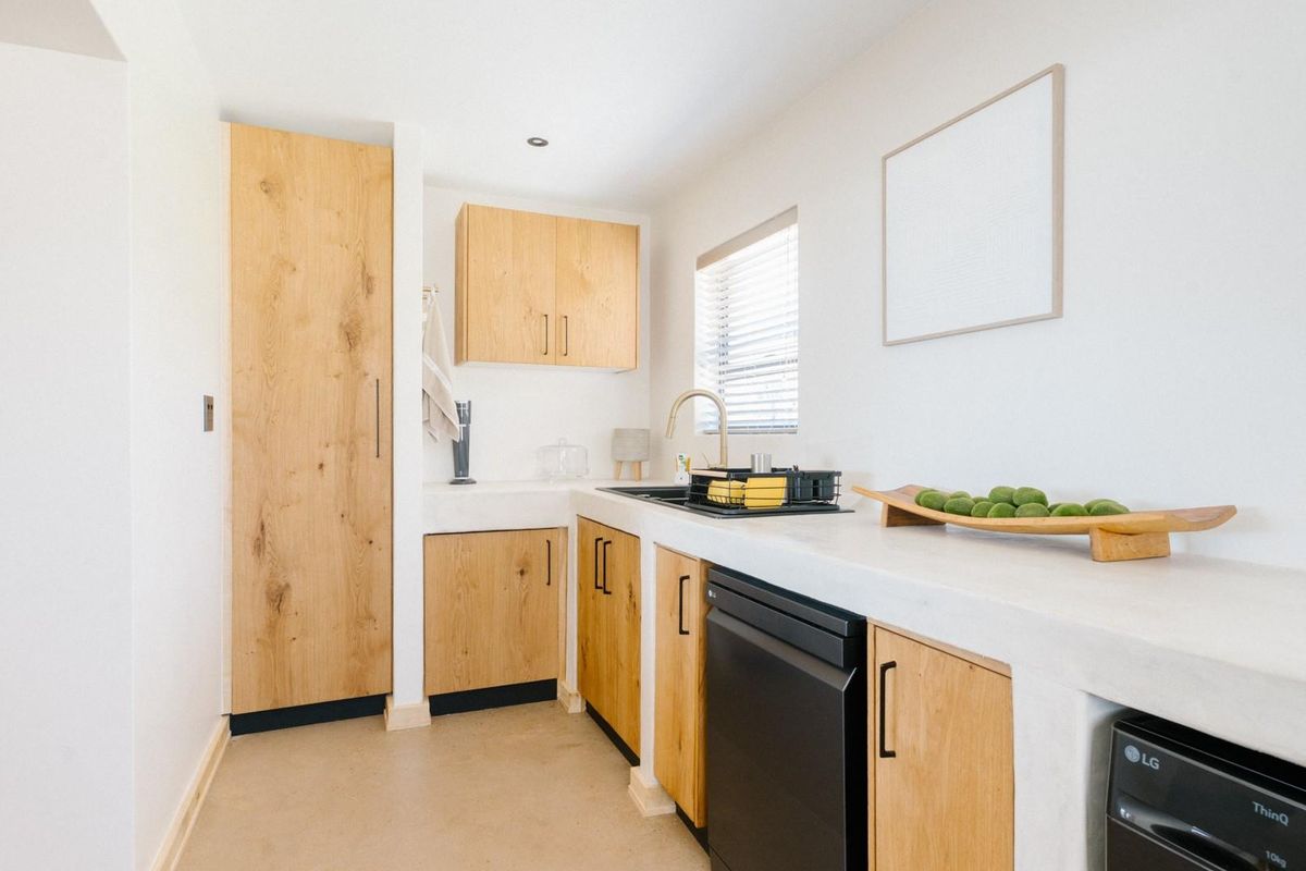 A Breath-Taking Masterpiece in Prestigious Upper Myburgh Park - Photo 5