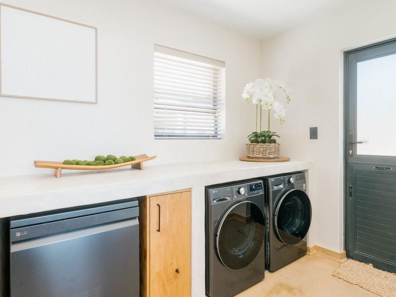 A Breath-Taking Masterpiece in Prestigious Upper Myburgh Park - Photo 8