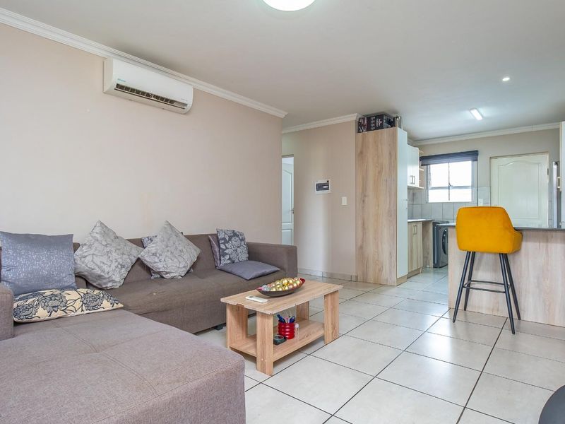 Modern 2-Bedroom, 2-Bathroom Ground-Floor Apartment in Cas-Mar security complex, Montana - Photo 3