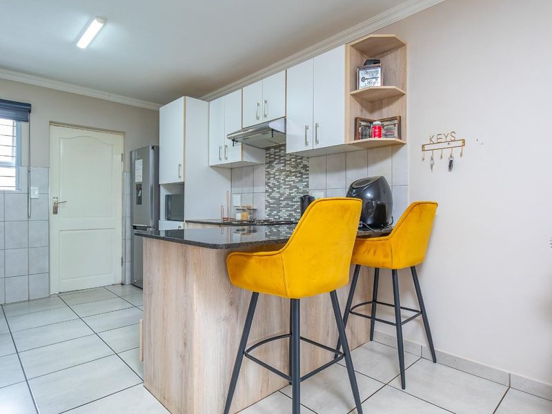 Modern 2-Bedroom, 2-Bathroom Ground-Floor Apartment in Cas-Mar security complex, Montana - Photo 6