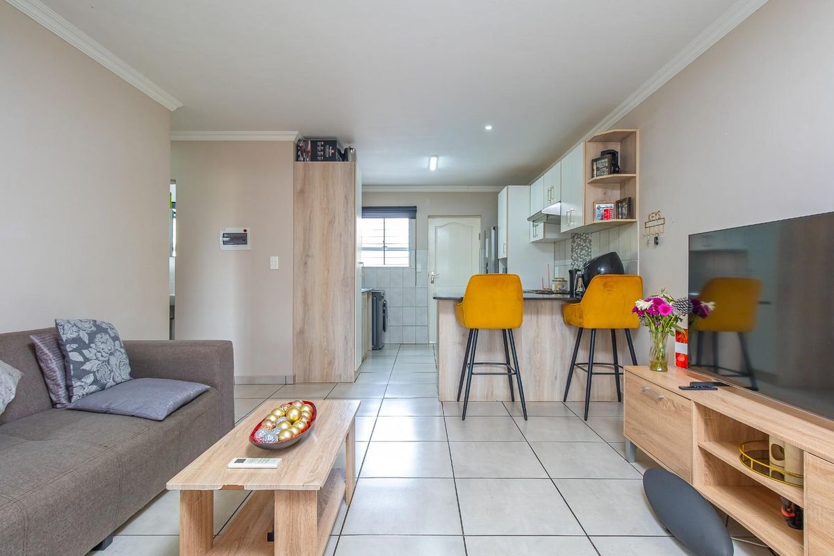 Modern 2-Bedroom, 2-Bathroom Ground-Floor Apartment in Cas-Mar security complex, Montana - Photo 5